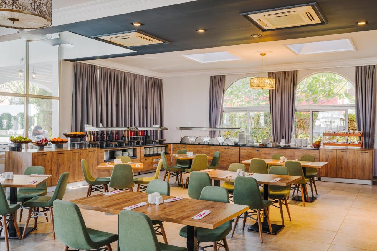 Uptown Bueyuek Anadolu Girne Hotel Екстер'єр фото
