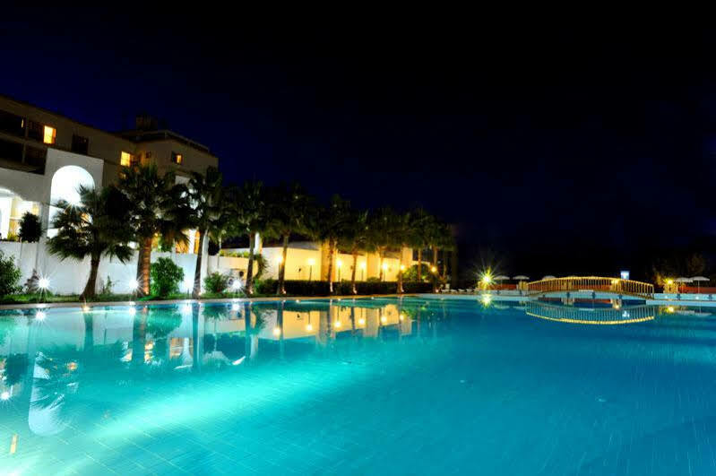 Uptown Bueyuek Anadolu Girne Hotel Екстер'єр фото